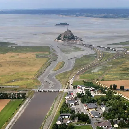 8883 In Strandnaehe By Interhome * Anneville-sur-Mer