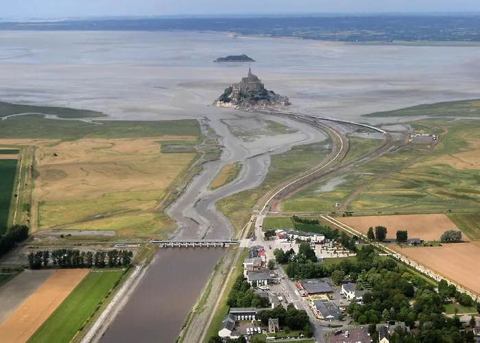 8883 In Strandnaehe By Interhome * Anneville-sur-Mer